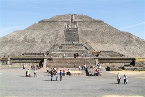 La Rivolta di Teotihuacan: Un Tumulto Urbano Precoce nel Mesoamerica del IV Secolo d.C.